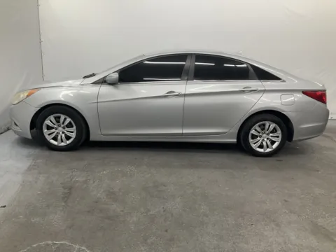 More photos of 2011 Hyundai Sonata GLS at Ironton Automotive, OH