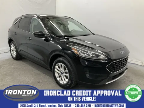 Black 2020 Ford Escape SE for sale in Ironton, OH