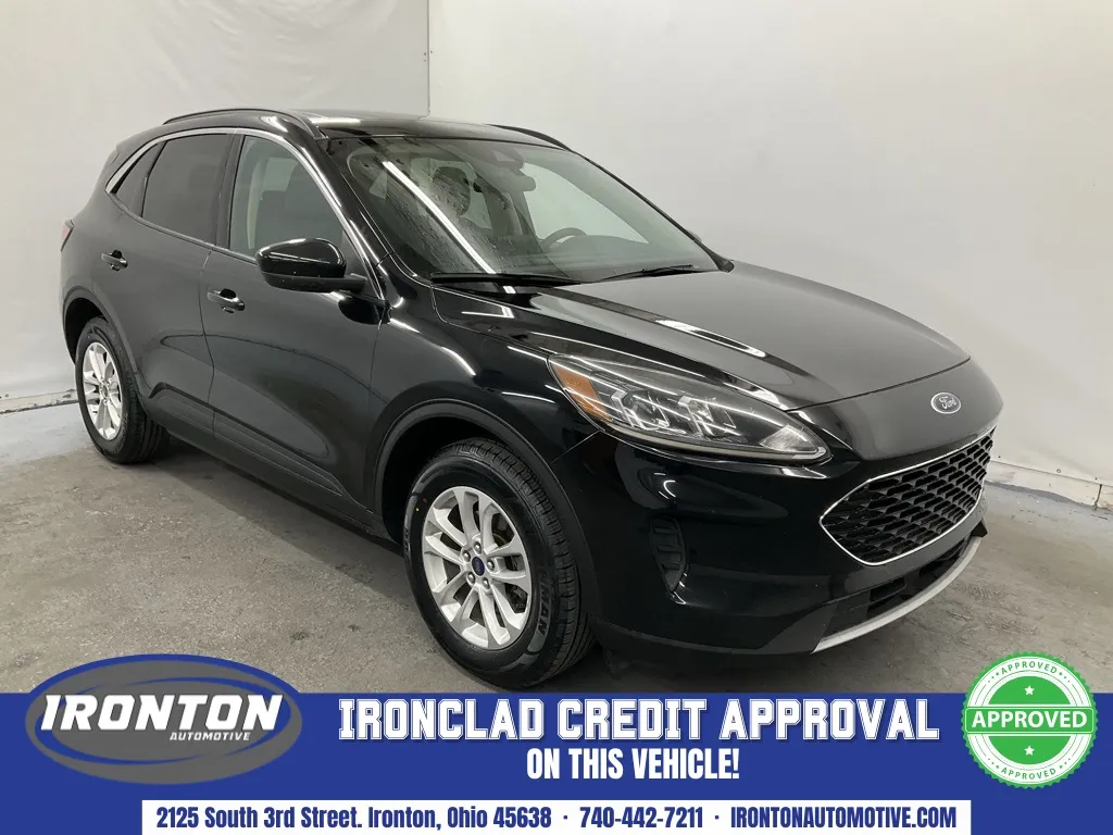 Black 2020 Ford Escape SE for sale in Ironton, OH