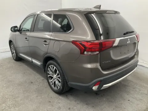 More photos of 2017 Mitsubishi Outlander SE at Ironton Automotive, OH