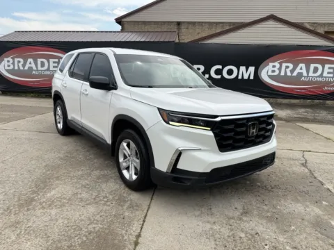 White 2023 Honda Pilot LX for sale in Ironton, OH