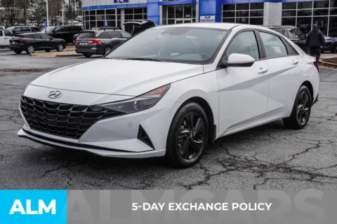 More photos of 2023 Hyundai Elantra SEL at ALM Chevrolet South, GA