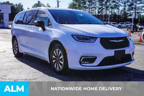 More photos of 2024 Chrysler Pacifica Hybrid Select at ALM Chevrolet South, GA