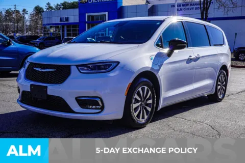 More photos of 2024 Chrysler Pacifica Hybrid Select at ALM Chevrolet South, GA