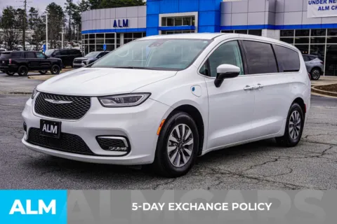 More photos of 2023 Chrysler Pacifica Hybrid Touring L at ALM Chevrolet South, GA