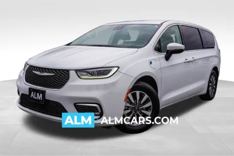 White 2023 Chrysler Pacifica Hybrid Touring L for sale in Union City, GA