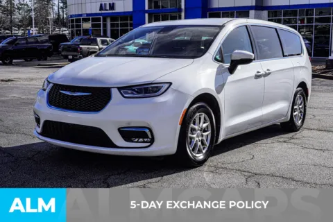 More photos of 2023 Chrysler Pacifica Touring L at ALM Chevrolet South, GA