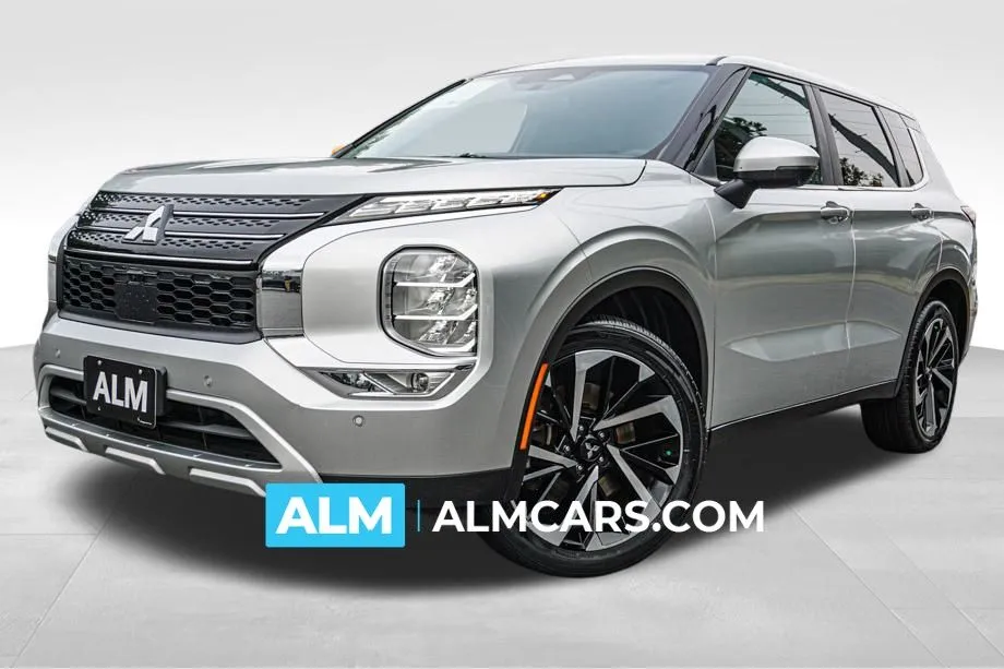 2023 Mitsubishi Outlander SE's photo