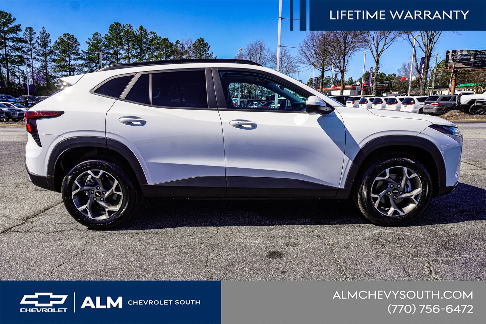 2025 Chevrolet Trax LT - Photo 10