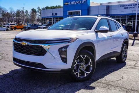 Photos of 2025 Chevrolet Trax LT for sale in Union City, GA at ALM Chevrolet South