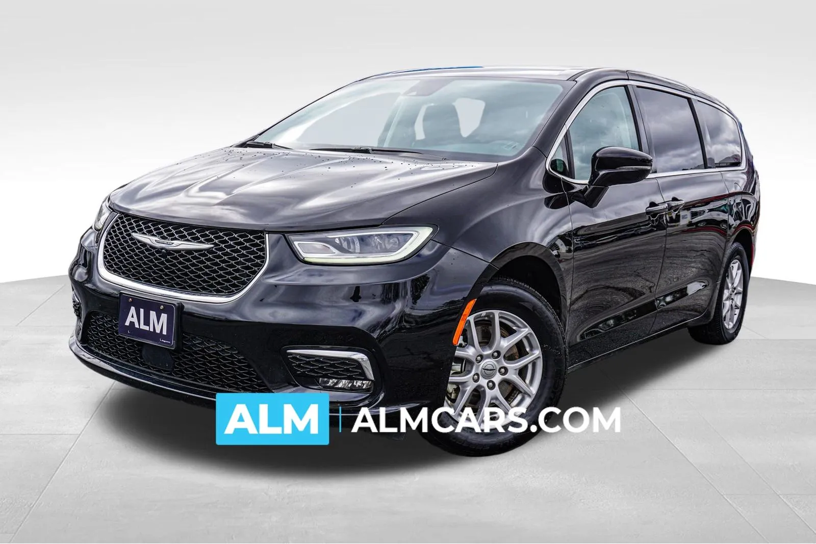 Black 2024 Chrysler Pacifica Touring L for sale in Union City, GA