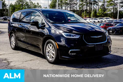 More photos of 2024 Chrysler Pacifica Touring L at ALM Chevrolet South, GA