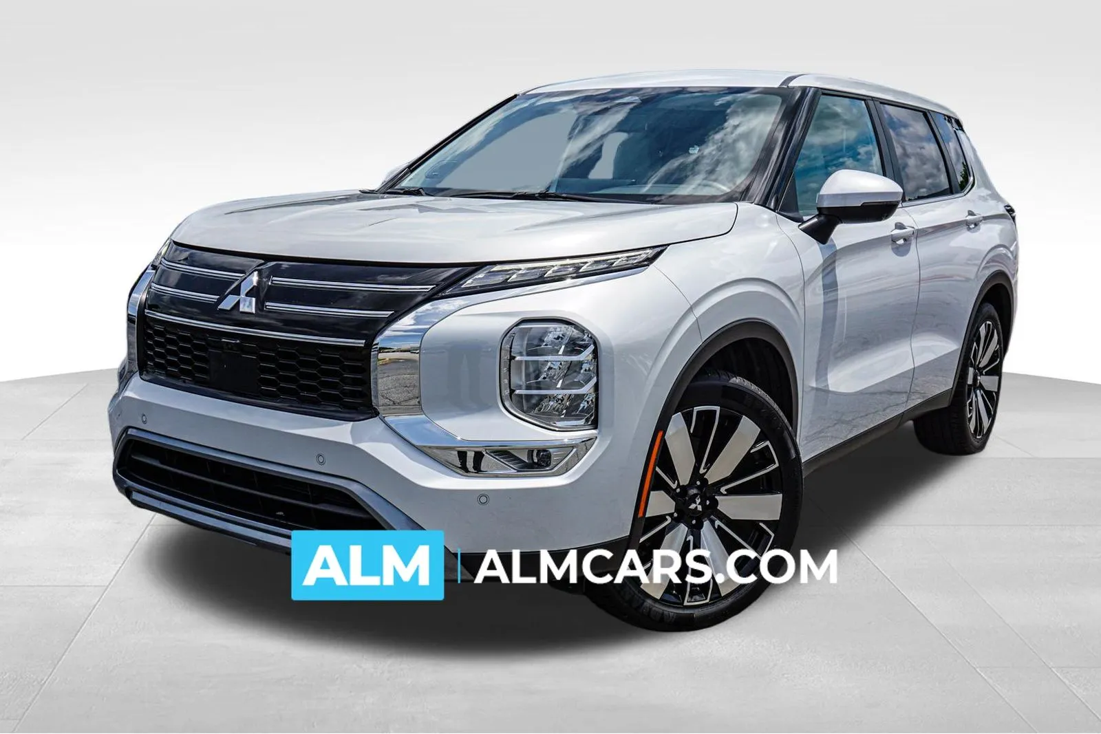 White 2025 Mitsubishi Outlander SE for sale in Union City, GA