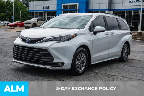More photos of 2025 Toyota Sienna XLE at ALM Chevrolet South, GA