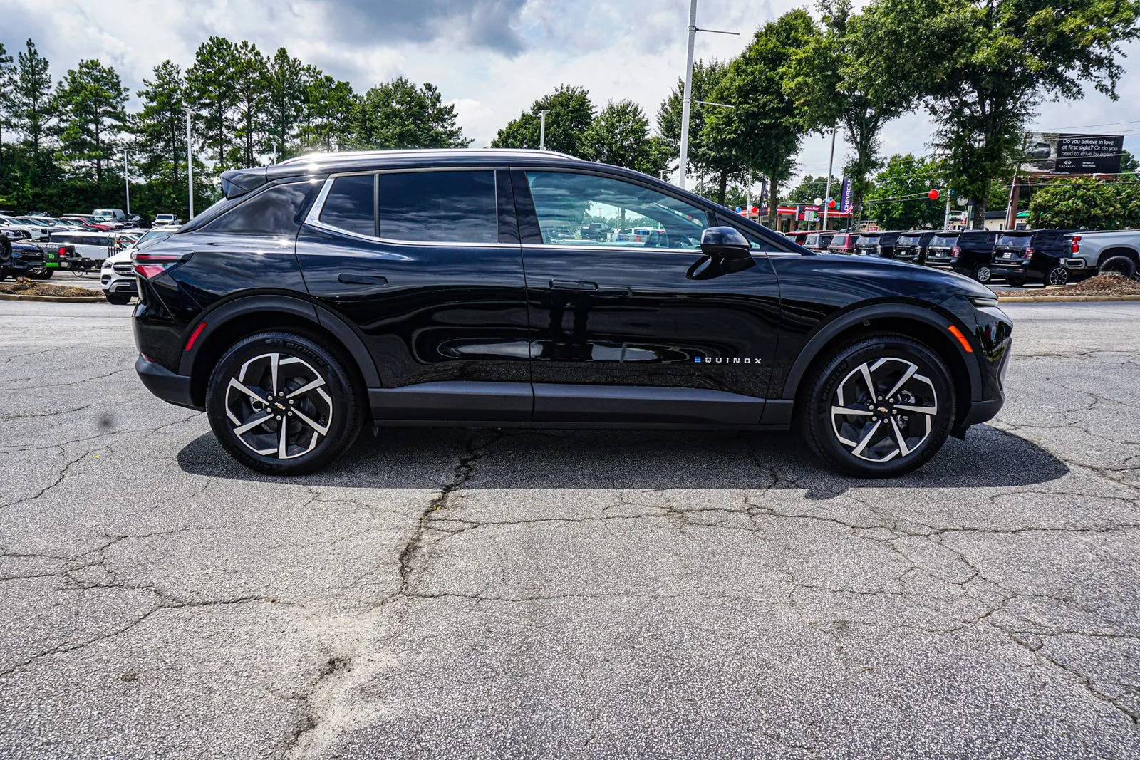 2026 Chevrolet Equinox EV 2LT - Photo 8