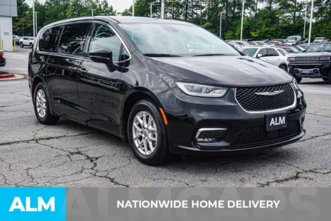 More photos of 2023 Chrysler Pacifica Touring L at ALM Chevrolet South, GA