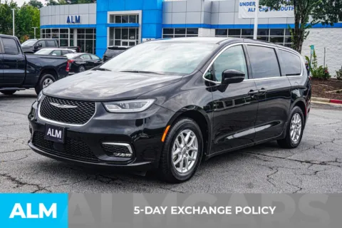 More photos of 2023 Chrysler Pacifica Touring L at ALM Chevrolet South, GA
