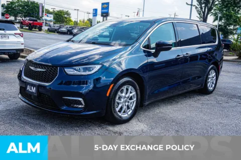 More photos of 2023 Chrysler Pacifica Touring L at ALM Chevrolet South, GA