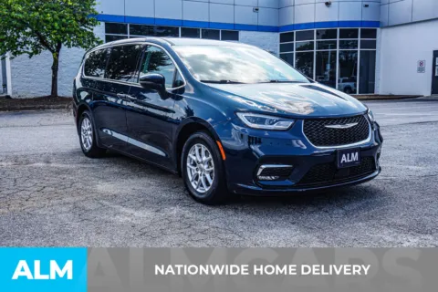 More photos of 2023 Chrysler Pacifica Touring L at ALM Chevrolet South, GA