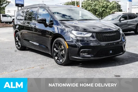 More photos of 2025 Chrysler Pacifica Limited at ALM Chevrolet South, GA