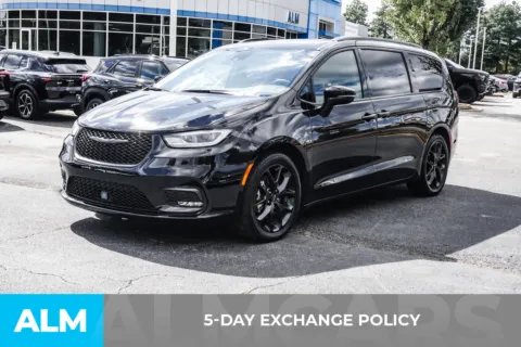 More photos of 2025 Chrysler Pacifica Limited at ALM Chevrolet South, GA