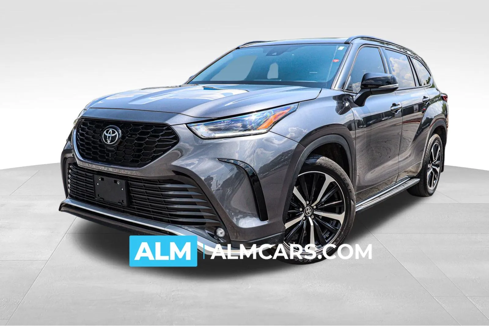 Gray 2022 Toyota Highlander XSE for sale in Union City, GA