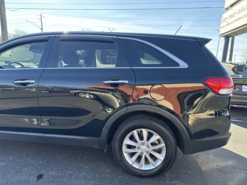 More photos of 2018 Kia Sorento at F1rst Motors, IN