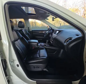 Photos of 2017 Nissan Pathfinder for sale in Indianapolis, IN at F1rst Motors