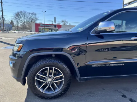 Photos of 2017 Jeep Grand Cherokee for sale in Indianapolis, IN at F1rst Motors