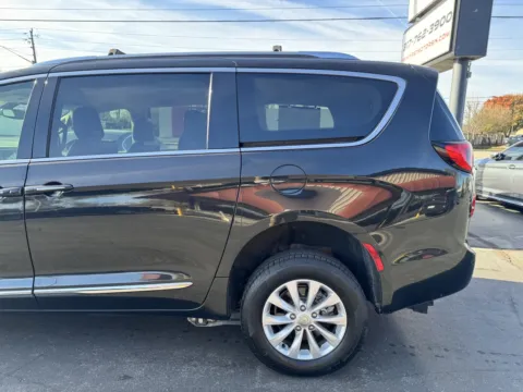Another view of 2019 Chrysler Pacifica Touring L for sale in Indianapolis, IN at F1rst Motors