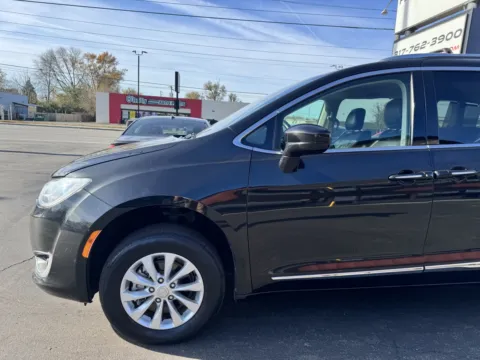 Photos of 2019 Chrysler Pacifica Touring L for sale in Indianapolis, IN at F1rst Motors