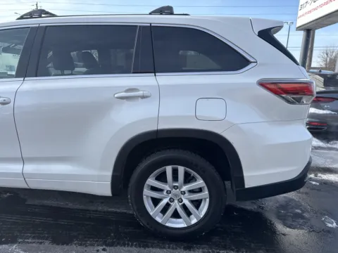 Another view of 2015 Toyota Highlander LE for sale in Indianapolis, IN at F1rst Motors
