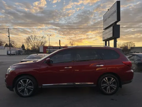 More photos of 2019 Nissan Pathfinder Platinum at F1rst Motors, IN