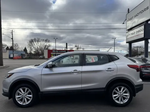 More photos of 2018 Nissan Rogue Sport S at F1rst Motors, IN