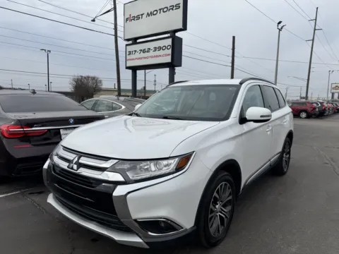 White 2016 Mitsubishi Outlander SE for sale in Indianapolis, IN