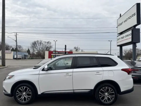 More photos of 2016 Mitsubishi Outlander SE at F1rst Motors, IN