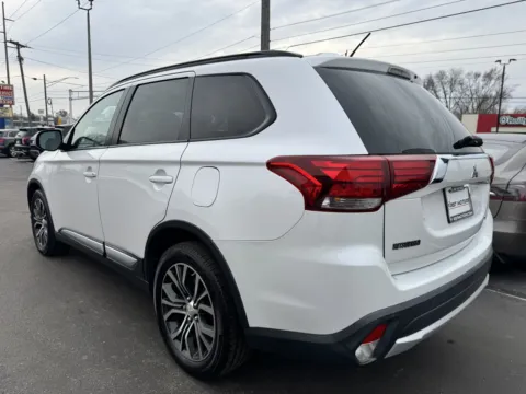 More photos of 2016 Mitsubishi Outlander SE at F1rst Motors, IN