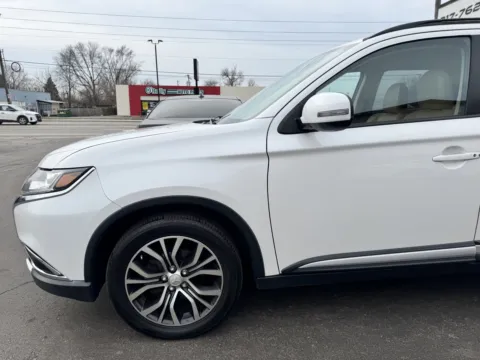 Photos of 2016 Mitsubishi Outlander SE for sale in Indianapolis, IN at F1rst Motors