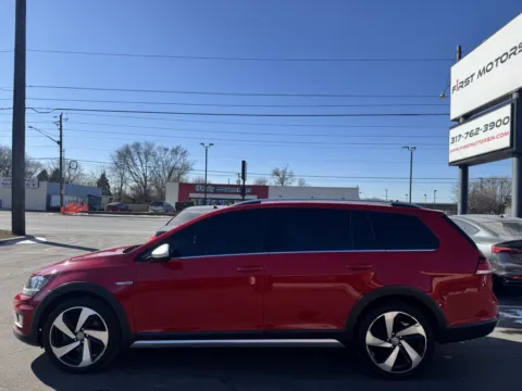 More photos of 2018 Volkswagen Golf Alltrack TSI SE 4Motion at F1rst Motors, IN