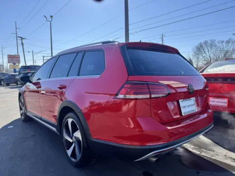 More photos of 2018 Volkswagen Golf Alltrack TSI SE 4Motion at F1rst Motors, IN