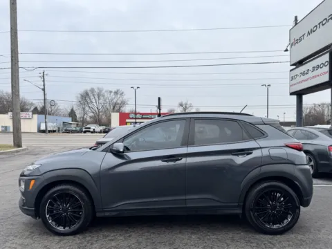 More photos of 2020 Hyundai KONA SEL at F1rst Motors, IN