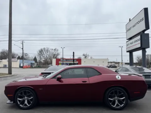 More photos of 2019 Dodge Challenger R/T at F1rst Motors, IN