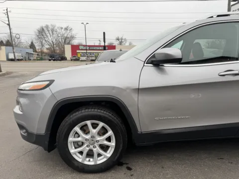 Photos of 2016 Jeep Cherokee Latitude for sale in Indianapolis, IN at F1rst Motors