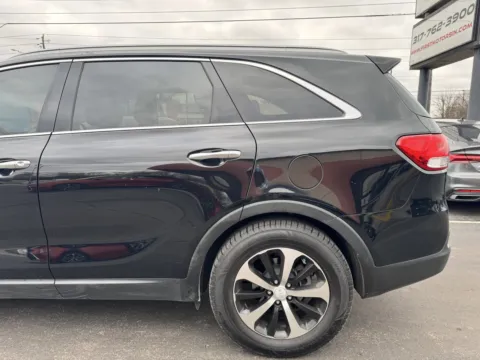 More photos of 2016 Kia Sorento EX at F1rst Motors, IN