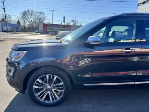 Photos of 2017 Ford Explorer Platinum for sale in Indianapolis, IN at F1rst Motors