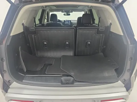 More photos of 2022 Nissan Pathfinder Platinum at F1rst Motors, IN