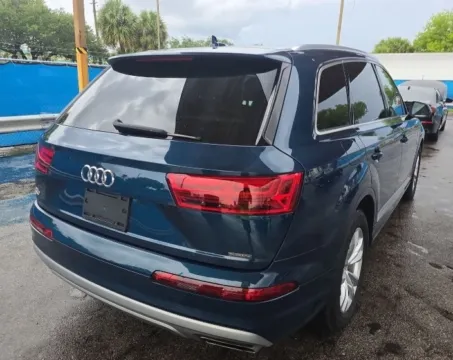 More photos of 2019 Audi Q7 45 Premium Plus at F1rst Motors, IN