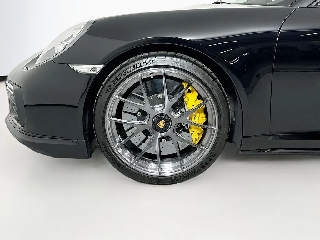 2018 Porsche 911 Turbo S - Photo 17