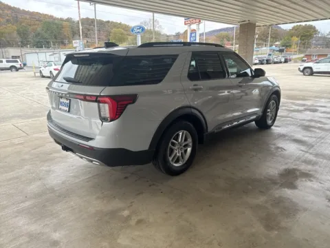More photos of 2025 Ford Explorer Active at Moss Motor Company, TN