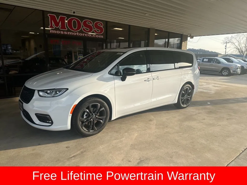 2026 Chrysler Pacifica Select's photo